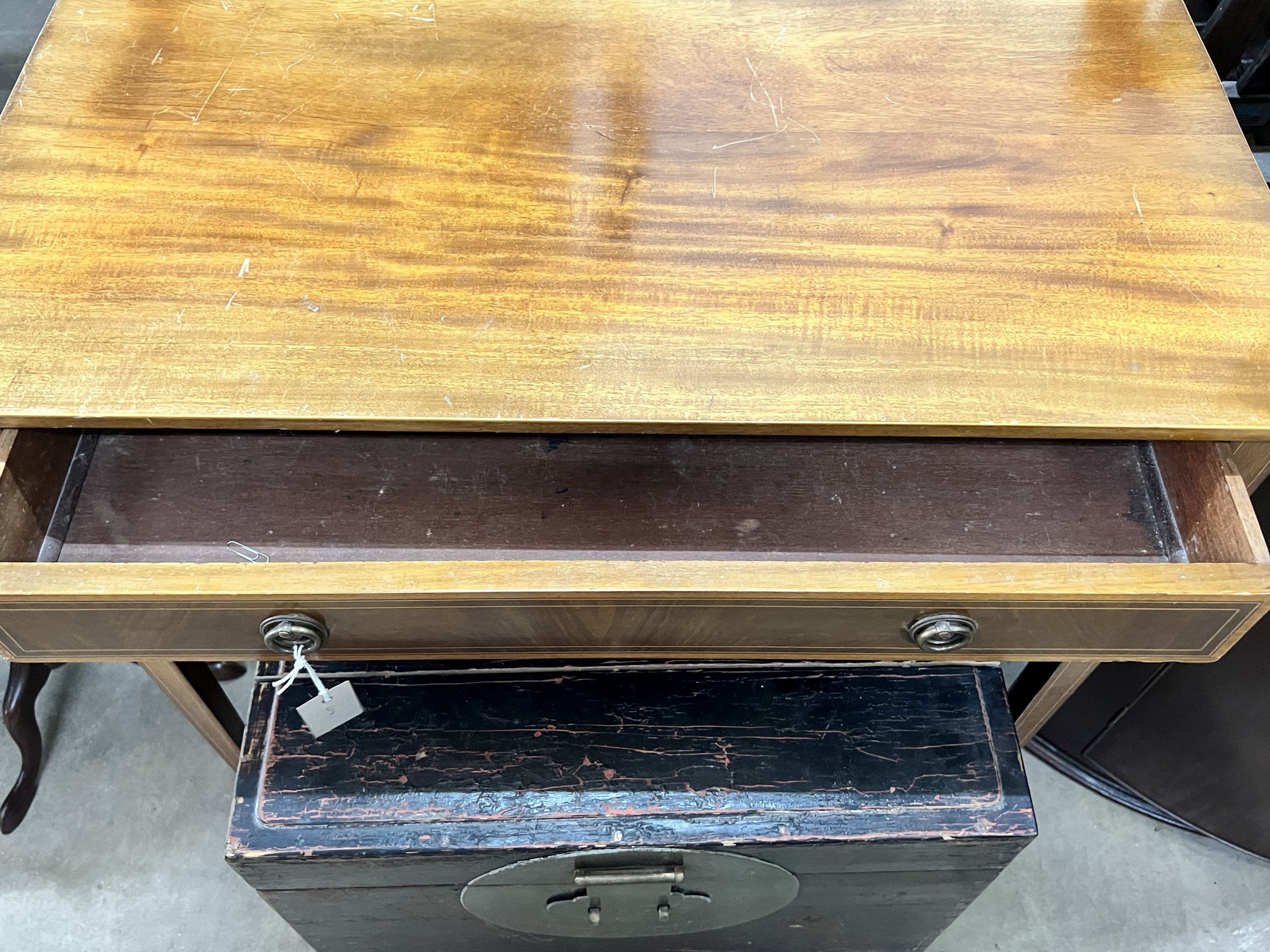 An Edwardian inlaid mahogany writing table, width 87cm, depth 50cm, height 77cm